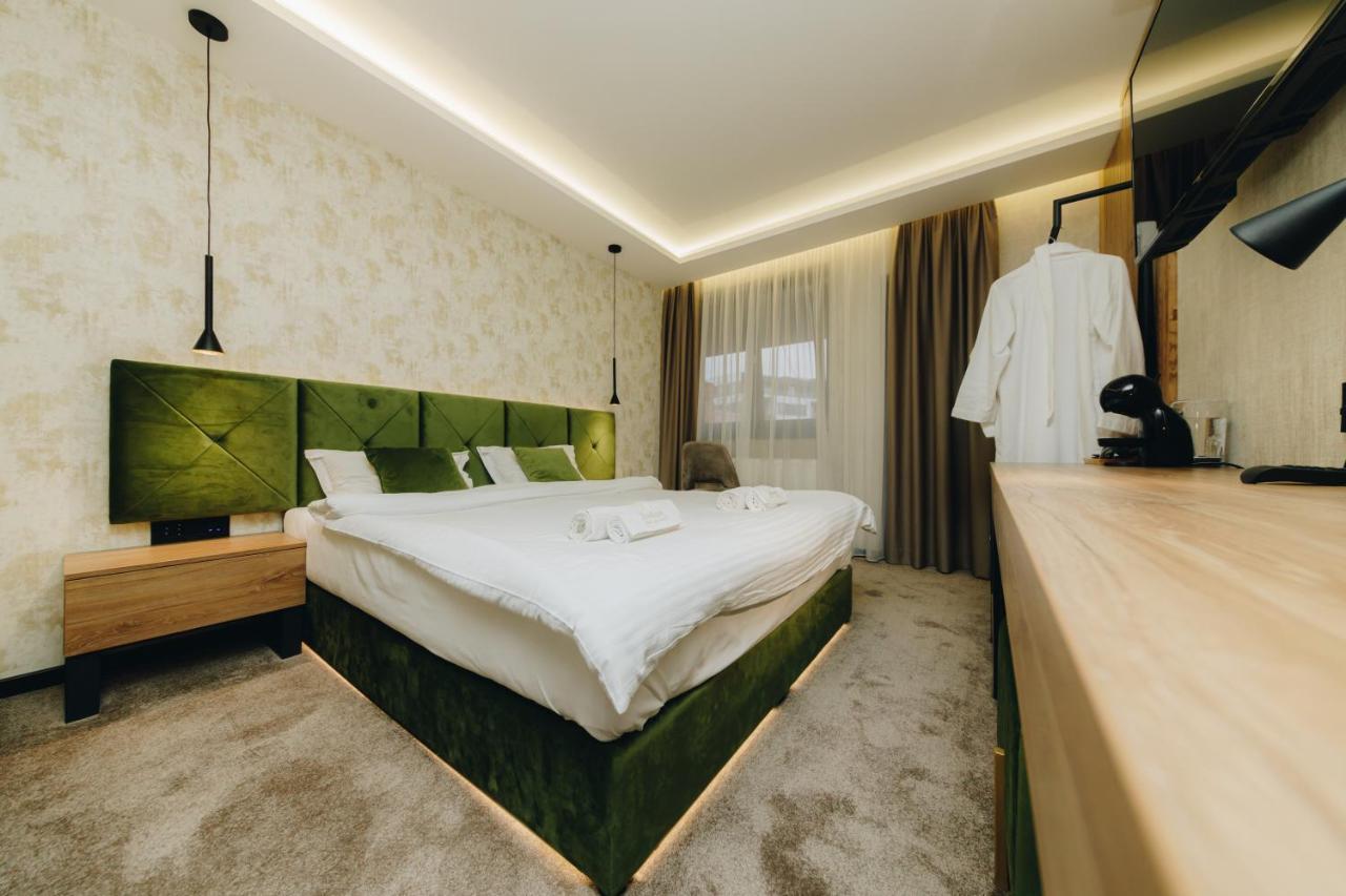 Boutique Luxury Apartments クラグイェヴァツ エクステリア 写真