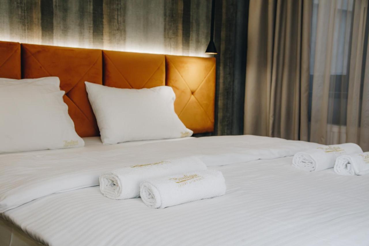 Boutique Luxury Apartments クラグイェヴァツ エクステリア 写真