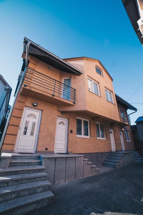 Boutique Luxury Apartments クラグイェヴァツ エクステリア 写真